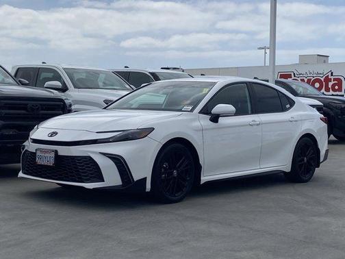 Ice 2025 Toyota Camry SE