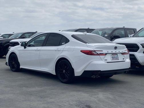 Ice 2025 Toyota Camry SE