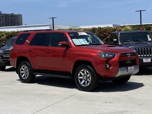 Photo 2 of 32 of 2020 Toyota 4Runner Sport