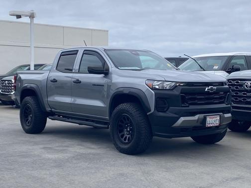Sterling Gray Metallic 2024 Chevrolet Colorado Trail Boss