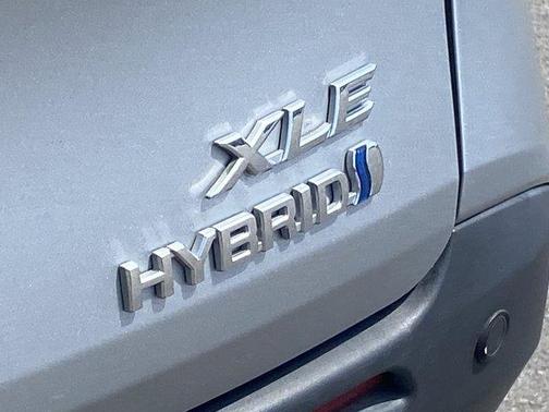 Celestial Silver Metallic 2024 Toyota Sienna XLE