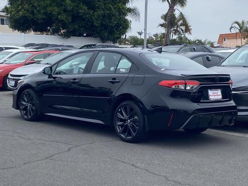Midnight Black Metallic 2024 Toyota Corolla SE