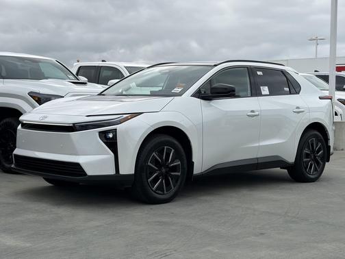Wind Chill Pearl 2026 Toyota bZ XLE