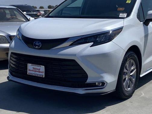 Wind Chill Pearl 2024 Toyota Sienna XLE
