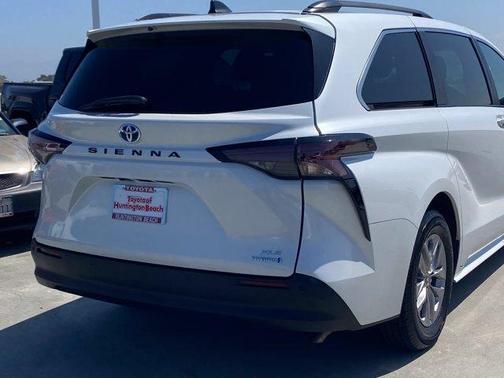 Wind Chill Pearl 2024 Toyota Sienna XLE