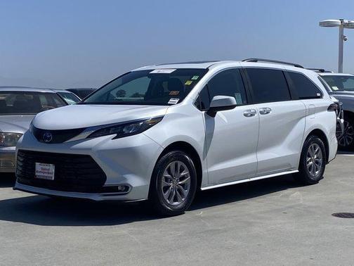 Wind Chill Pearl 2024 Toyota Sienna XLE