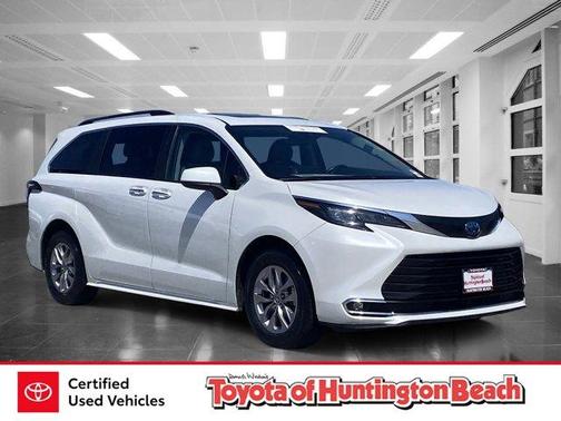 Wind Chill Pearl 2024 Toyota Sienna XLE