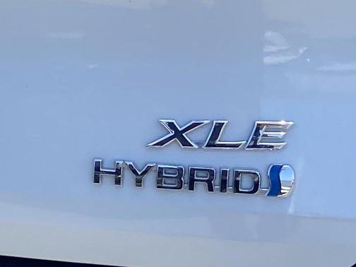 Wind Chill Pearl 2024 Toyota Sienna XLE