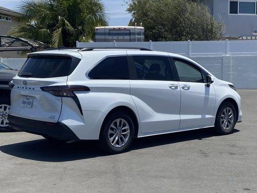 Wind Chill Pearl 2024 Toyota Sienna XLE