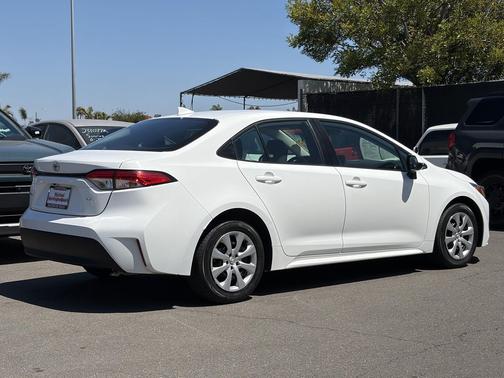 Ice 2024 Toyota Corolla LE