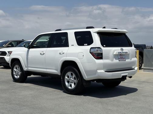 Ice 2023 Toyota 4Runner SR5