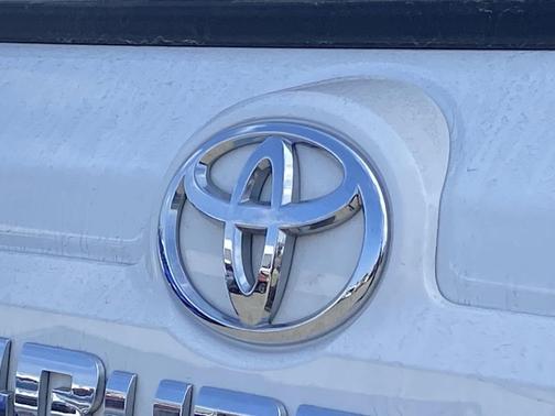 Ice 2023 Toyota 4Runner SR5