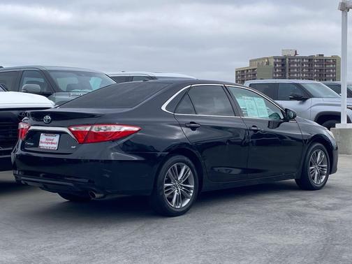 Midnight Black Metallic 2016 Toyota Camry SE