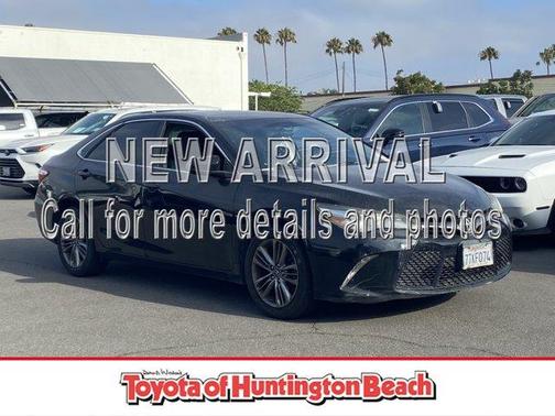 Midnight Black Metallic 2016 Toyota Camry SE