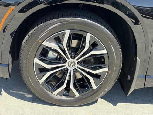 Black 2026 Toyota Crown Signia XLE