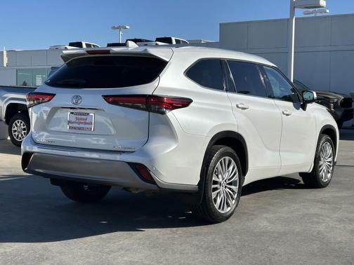 Wind Chill Pearl 2023 Toyota Highlander Platinum