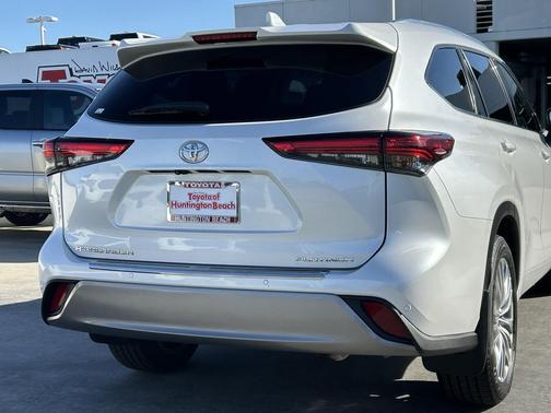 Wind Chill Pearl 2023 Toyota Highlander Platinum