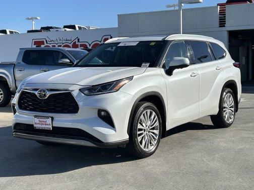 Wind Chill Pearl 2023 Toyota Highlander Platinum