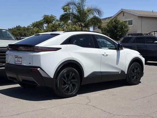 Wind Chill Pearl 2026 Toyota C-HR SE