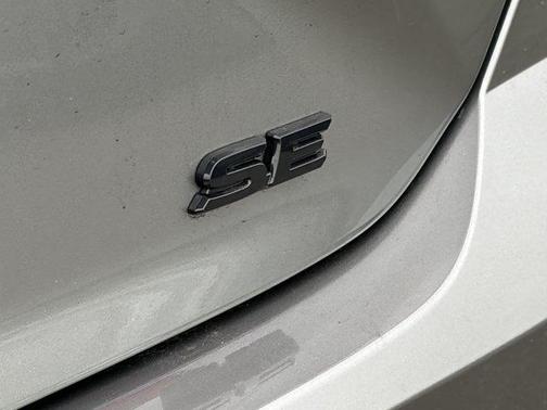 Metal 2026 Toyota Camry SE
