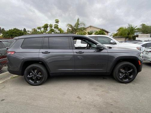 Metallic 2025 Jeep Grand Cherokee L Limited