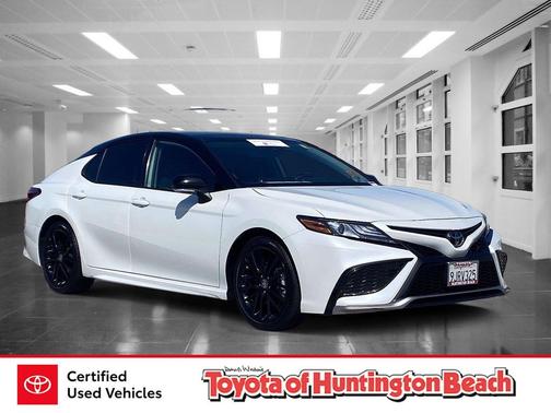 Wind Chill Pearl / Midnight Black Metallic 2024 Toyota Camry XSE V6