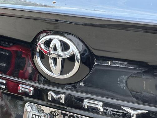 Midnight Black Metallic 2020 Toyota Camry SE