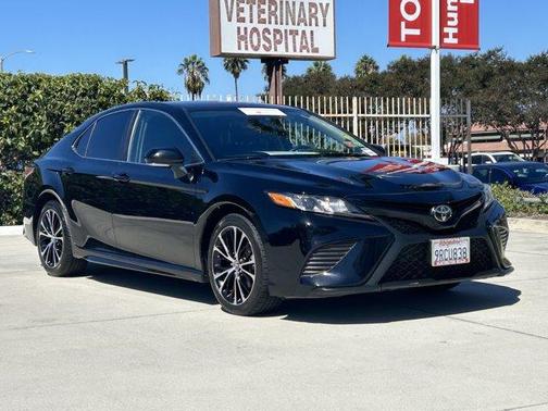 Midnight Black Metallic 2020 Toyota Camry SE