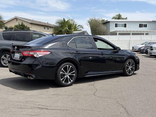 Midnight Black Metallic 2020 Toyota Camry SE