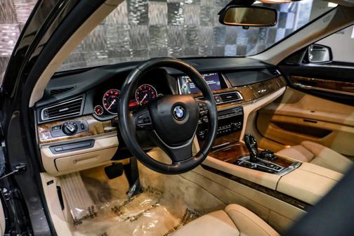2014 BMW 740 740i Sedan 4D