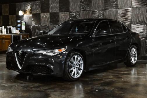 Vulcano Black Metallic 2017 Alfa Romeo Giulia Base