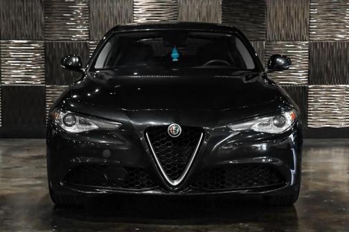 Vulcano Black Metallic 2017 Alfa Romeo Giulia Base