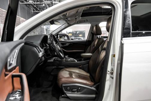 White 2019 Audi Q7 45 Premium Plus