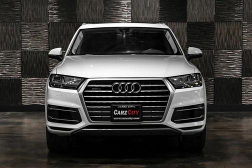 White 2019 Audi Q7 45 Premium Plus