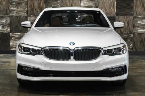 White 2018 BMW 540 xDrive