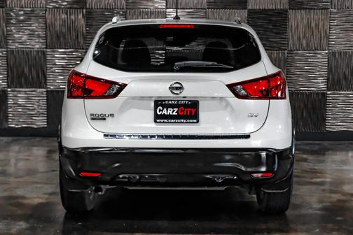 Pearl White Tricoat 2019 Nissan Rogue Sport SV