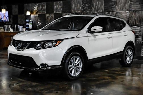 Pearl White Tricoat 2019 Nissan Rogue Sport SV