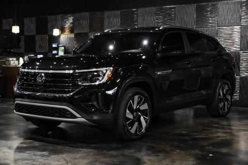 Deep Black Pearl 2024 Volkswagen Atlas Cross Sport 2.0T SE w/Technology 4MOTION