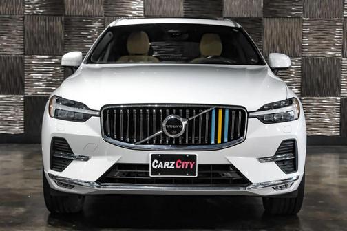 Crystal White Metallic 2022 Volvo XC60 B5 Inscription