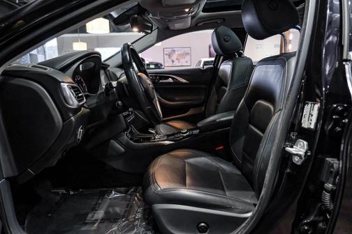2017 INFINITI QX30 Premium