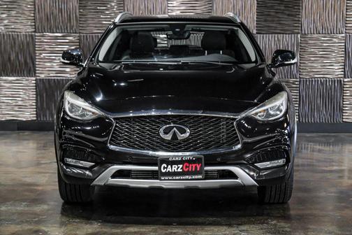 2017 INFINITI QX30 Premium