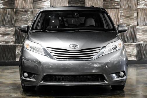 2017 Toyota Sienna XLE