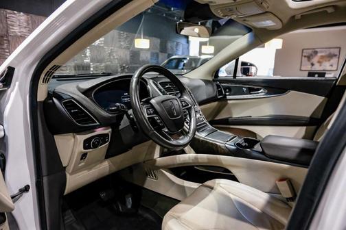 White 2019 Lincoln Nautilus Reserve