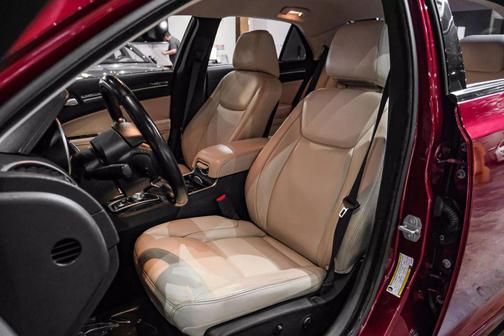 2020 Chrysler 300 Touring