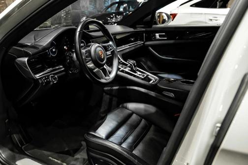 Chalk 2018 Porsche Panamera 4