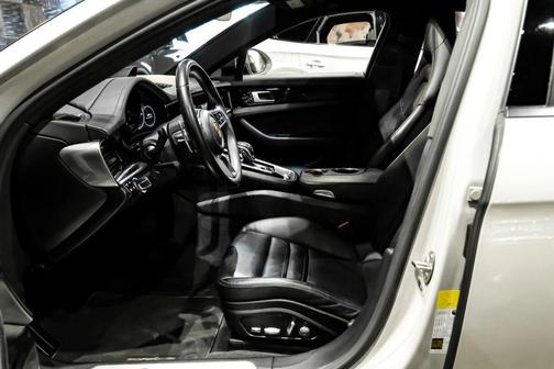 Chalk 2018 Porsche Panamera 4
