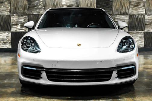 Chalk 2018 Porsche Panamera 4