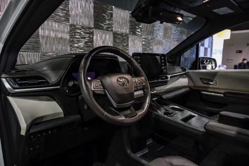 2021 Toyota Sienna Platinum