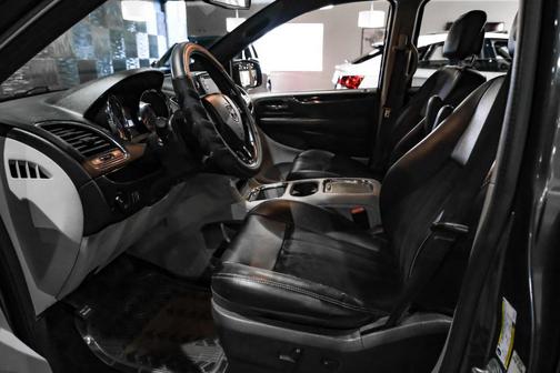 Granite Pearlcoat 2018 Dodge Grand Caravan SXT