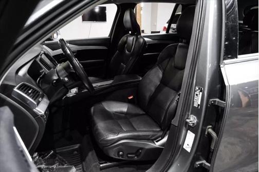 2017 Volvo XC90 T6 Momentum